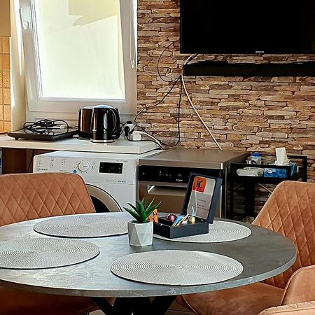 Hillside Garden Apartman Apartment ซาลาคาโรส ภายนอก รูปภาพ