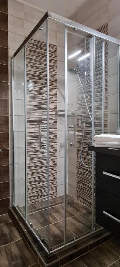 Hillside Garden Apartman Apartment ซาลาคาโรส ภายนอก รูปภาพ