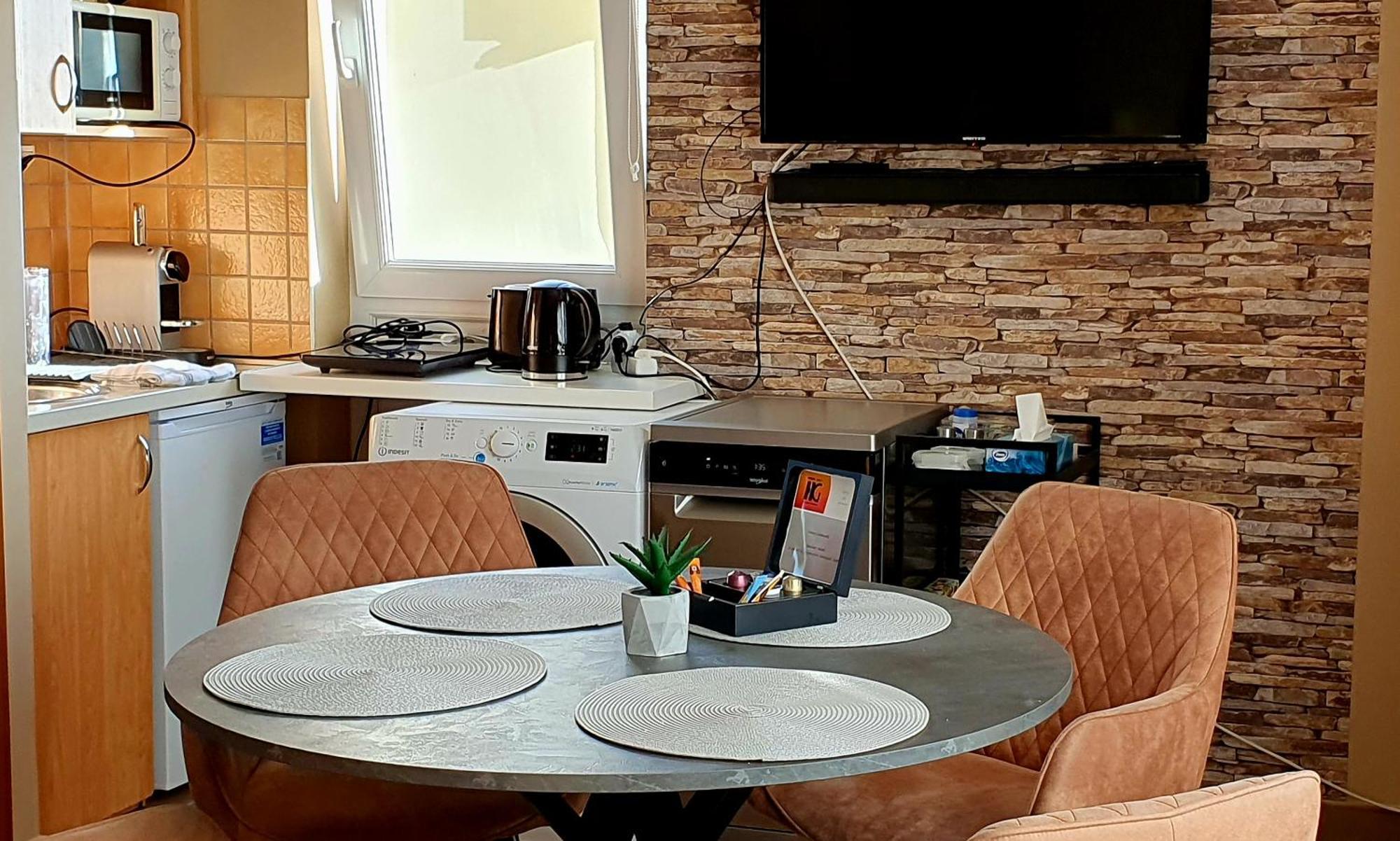 Hillside Garden Apartman Apartment ซาลาคาโรส ภายนอก รูปภาพ